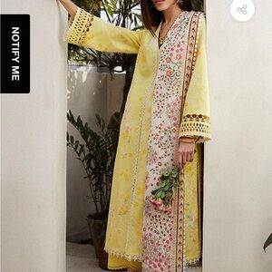 Brand new tagged suffuse large three pcs yellow suit